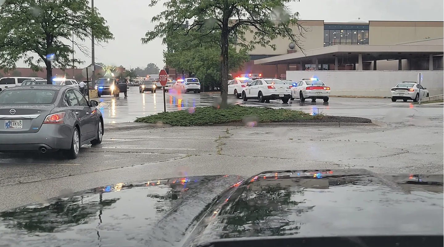 Violence in America, Greenwood Park Mall Shooting